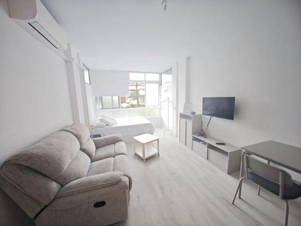 Studio for sale in Calle el Lirio, 25, Fuengirola photo 2