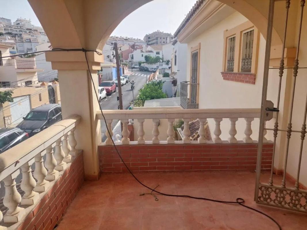 Продажа отдельного шале в  Los Pacos, Фуэнхирола photo 2