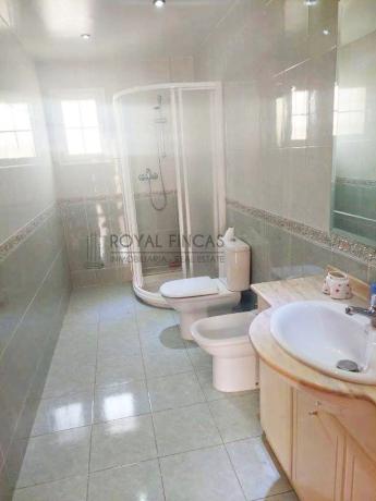 Коттедж на продажу в  Avenida los Pacos s/n, Фуэнхирола photo 4