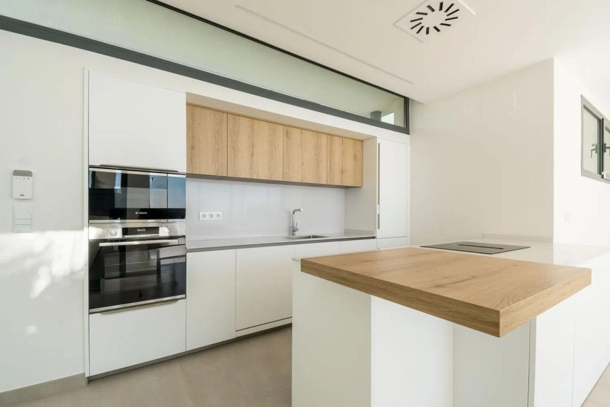 Sale of independent chalet in Avenida del Higuerón, Fuengirola
 photo 3