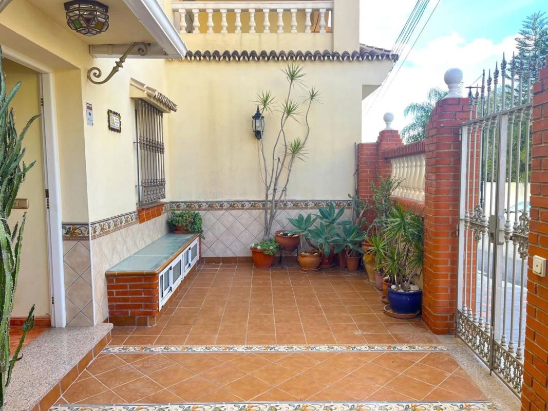 Продажа отдельного шале в Los Pacos, Фуэнхирола photo 2