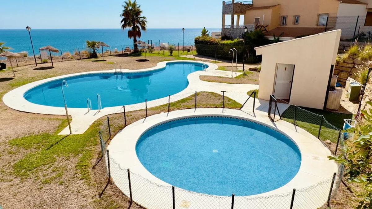 Sale of apartment in Las Gaviotas, Fuengirola
 photo 2