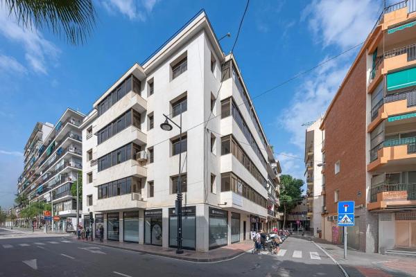 Mieszkanie na sprzedaż w Avenida Ramón y Cajal, Fuengirola photo 1