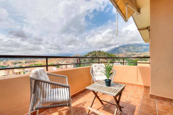 Piso en venta en  Los Pacos, Fuengirola photo 1
