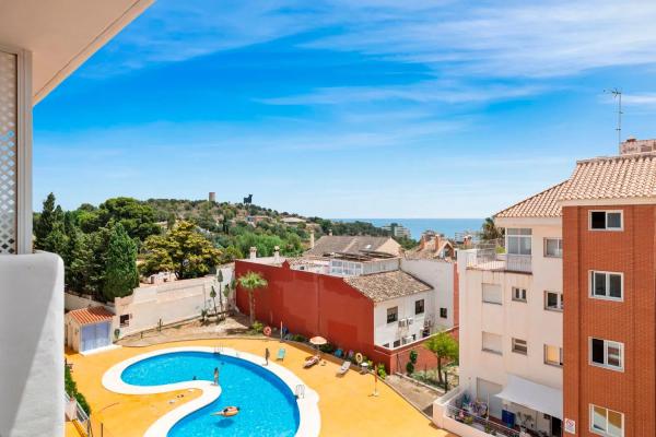 Piso en venta en  Los Pacos, Fuengirola photo 1