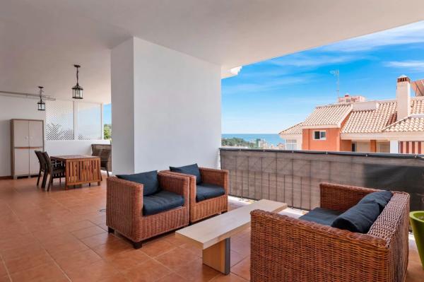 Piso en venta en  Los Pacos, Fuengirola photo 2