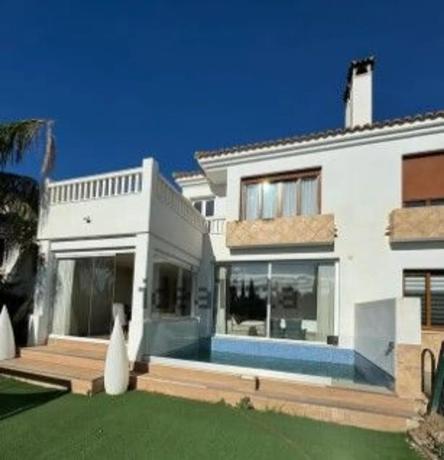 Detached villa for sale in  Avenida del Higuerón s/n, Fuengirola photo 2
