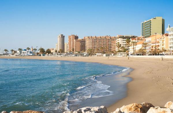 Piso en venta en Calle Francisco Cano, Fuengirola thumbnail 2