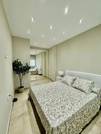 Piso en venta en Calle Molino Viento s/n, Fuengirola thumbnail 1