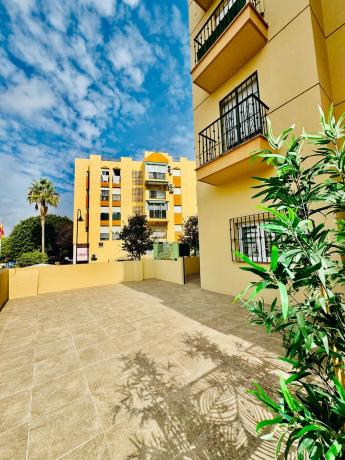 Piso en venta en Calle Molino Viento s/n, Fuengirola thumbnail 2