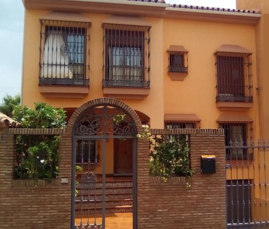 Коттедж на продажу в Calle Gravina, Фуэнхирола photo 1