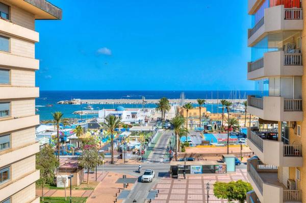 Ático en venta en Avenida Fuengirola, Fuengirola photo 1