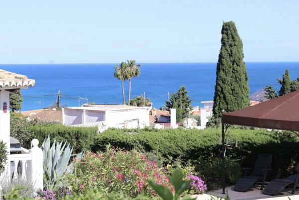 Wolnostojąca willa na sprzedaż w  Calle Azucena, Fuengirola photo 2