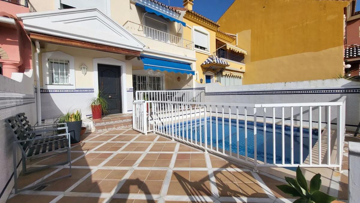 Sale of independent chalet in Torreblanca del Sol, Fuengirola
photo 1