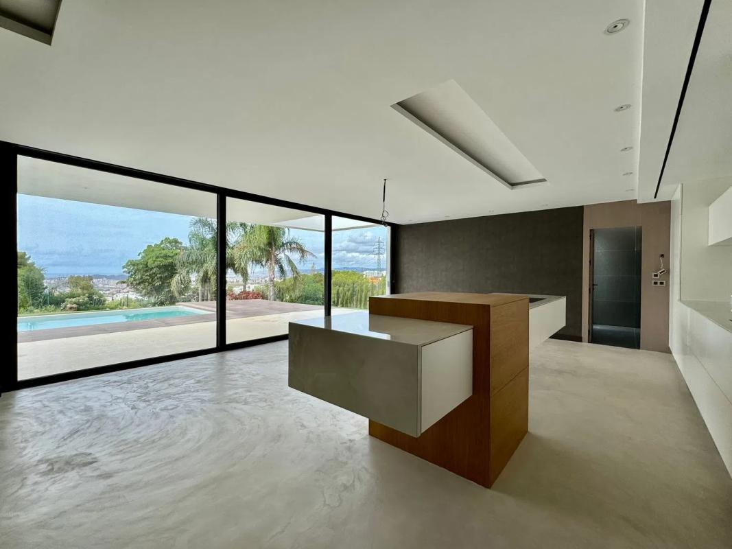 Sale of independent chalet in Avenida del Higuerón, Fuengirola
photo 1