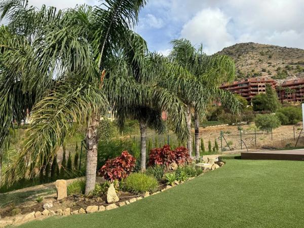 Detached villa for sale in  Avenida del Higuerón, Fuengirola photo 3