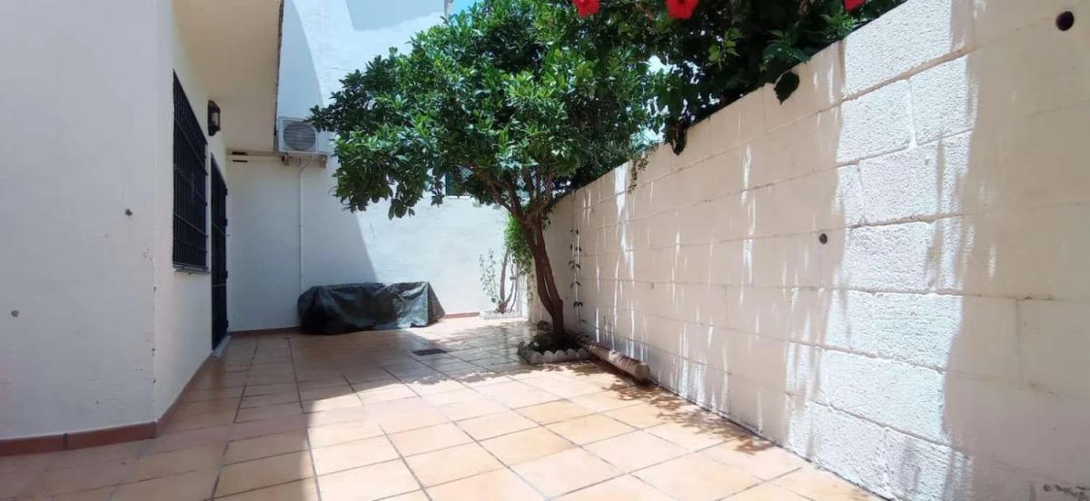 Продажа отдельного шале в Calle Mollina, Фуэнхирола photo 2