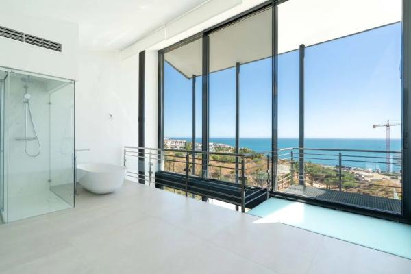 Detached villa for sale in  El Higuerón, Fuengirola photo 3