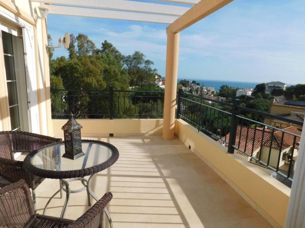 Wolnostojąca willa na sprzedaż w  Calle los Mirlos, Fuengirola photo 1