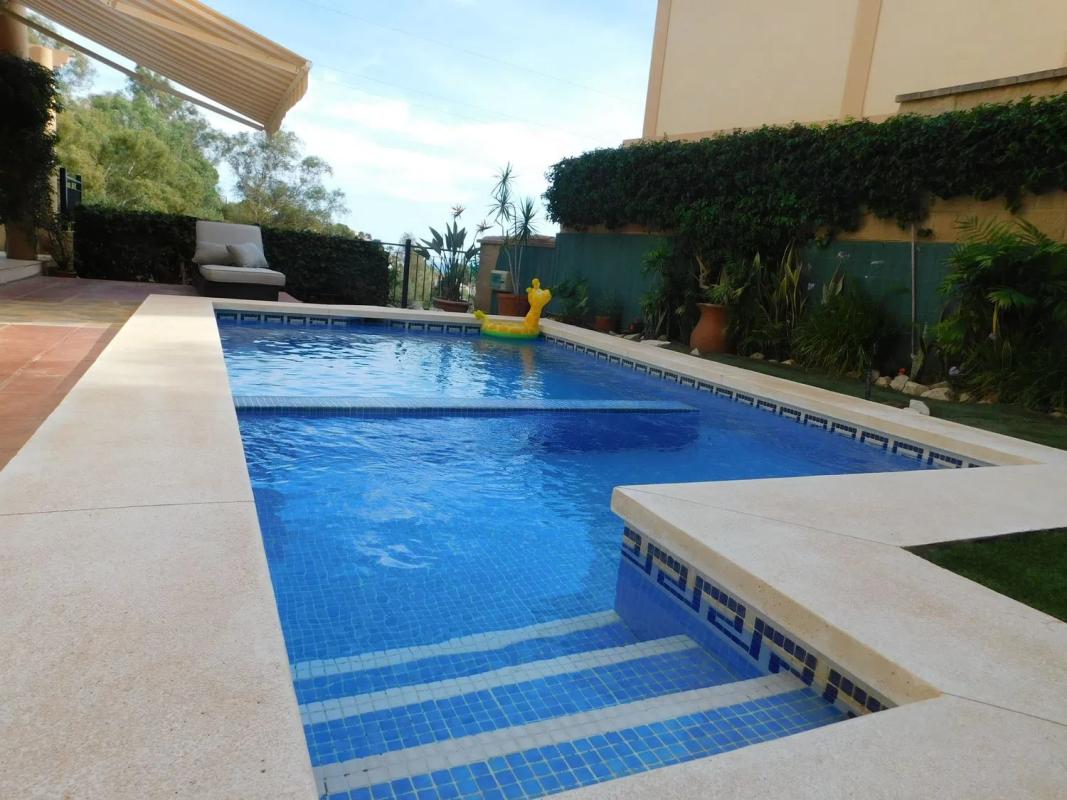 Sale of independent chalet in Calle los Mirlos, Fuengirola
 photo 2
