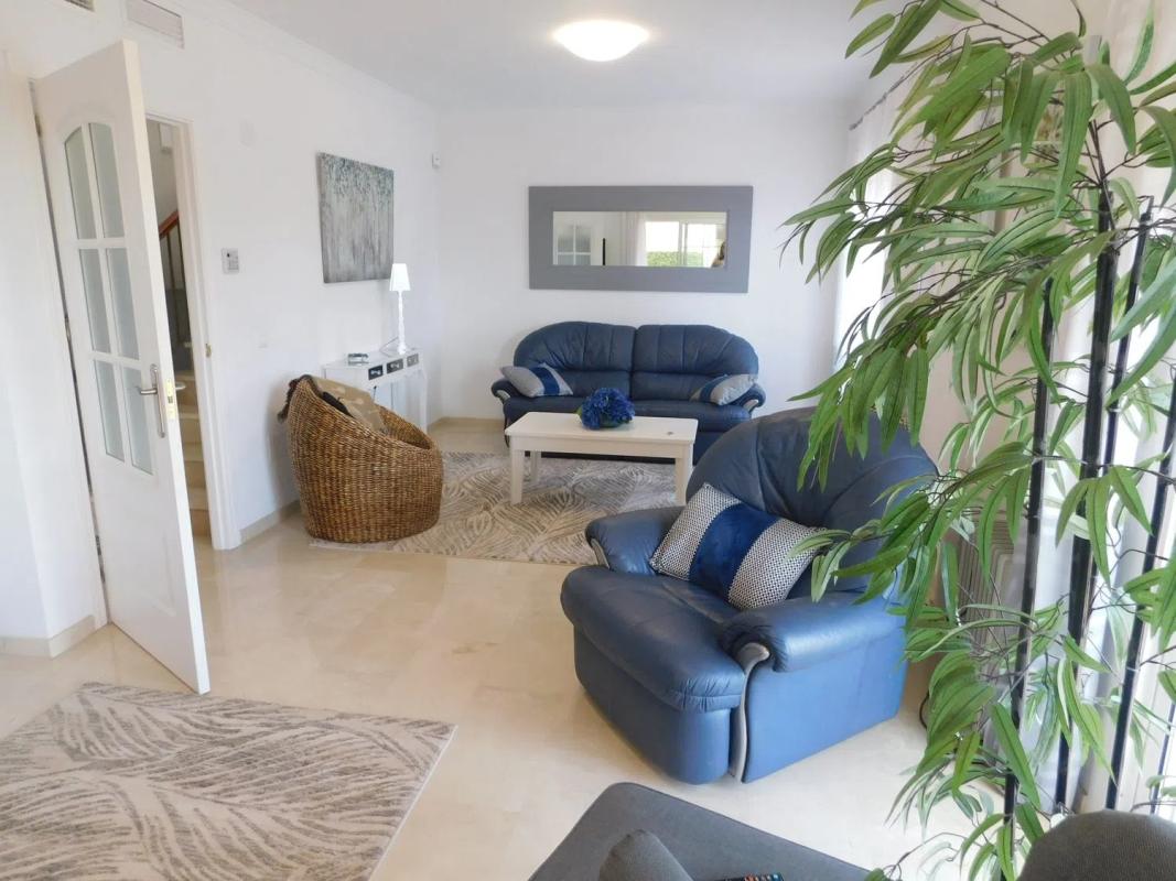 Sale of independent chalet in Calle los Mirlos, Fuengirola
 photo 3