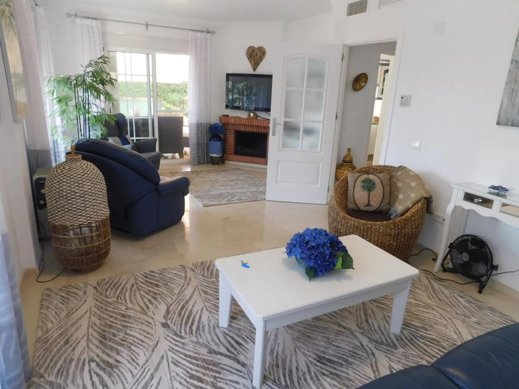 Sale of independent chalet in Calle los Mirlos, Fuengirola
 photo 4