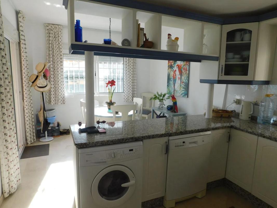 Sale of independent chalet in Calle los Mirlos, Fuengirola
 photo 5