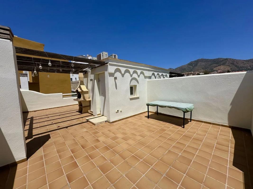 Sale of independent chalet in Calle los Helechos, Fuengirola
 photo 2