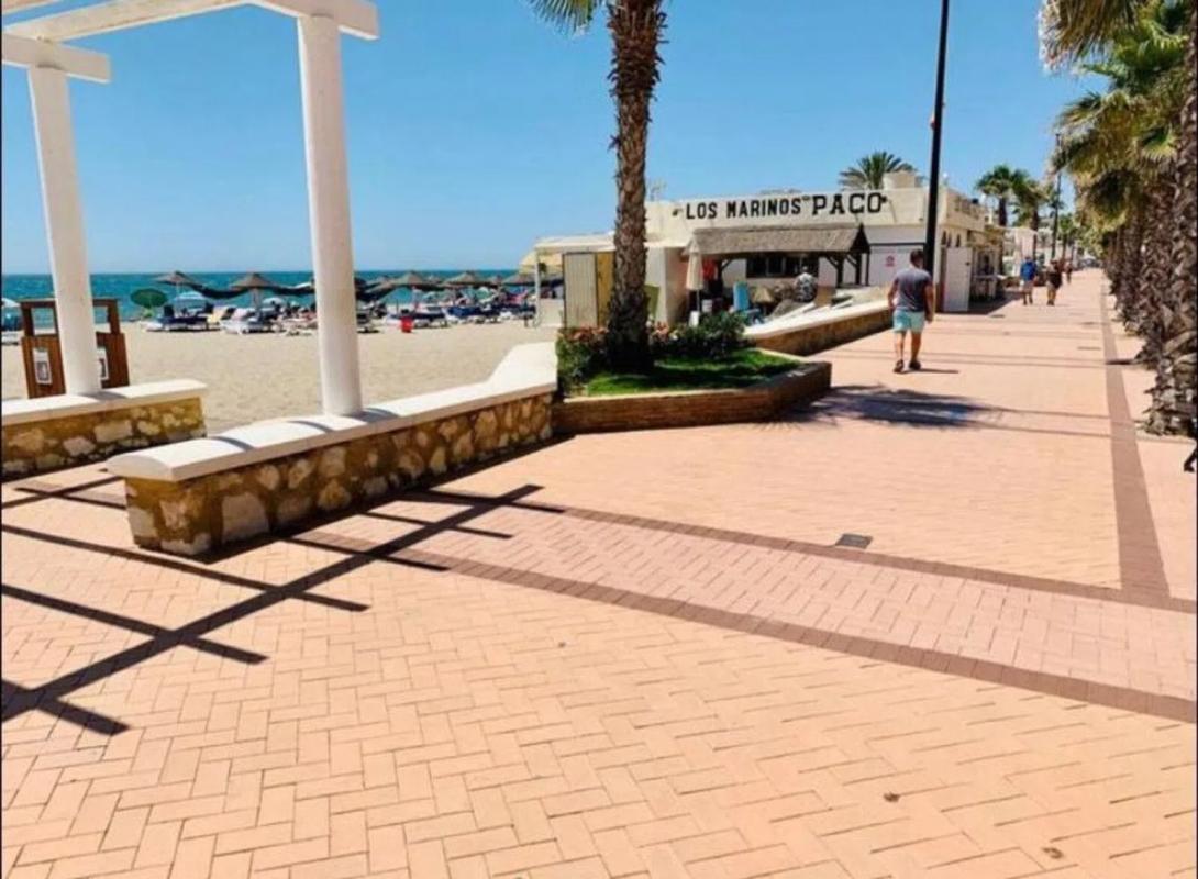 Sale of apartment in Calle la Peña, Fuengirola
photo 1