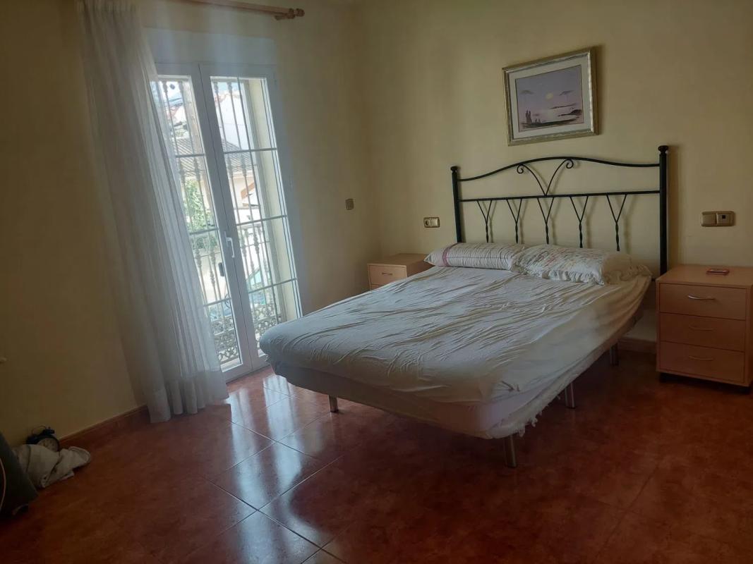 Продажа отдельного шале в  Avenida los Pacos, Фуэнхирола photo 2