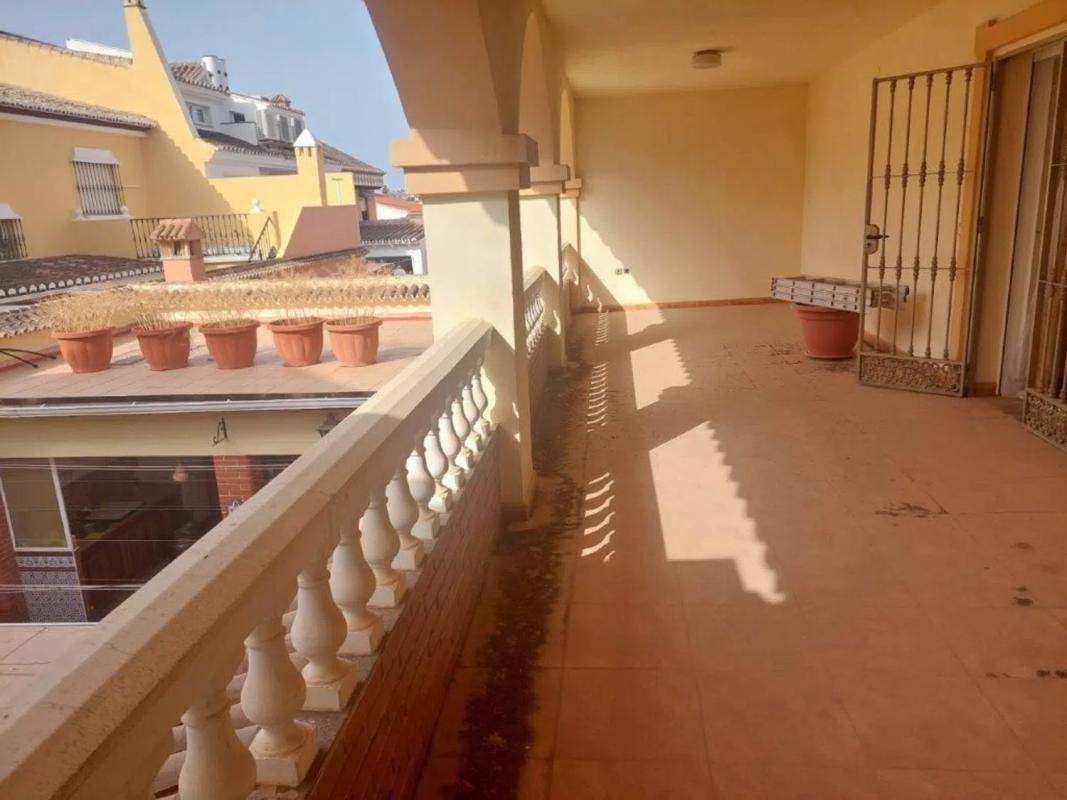 Продажа отдельного шале в  Los Pacos, Фуэнхирола photo 2