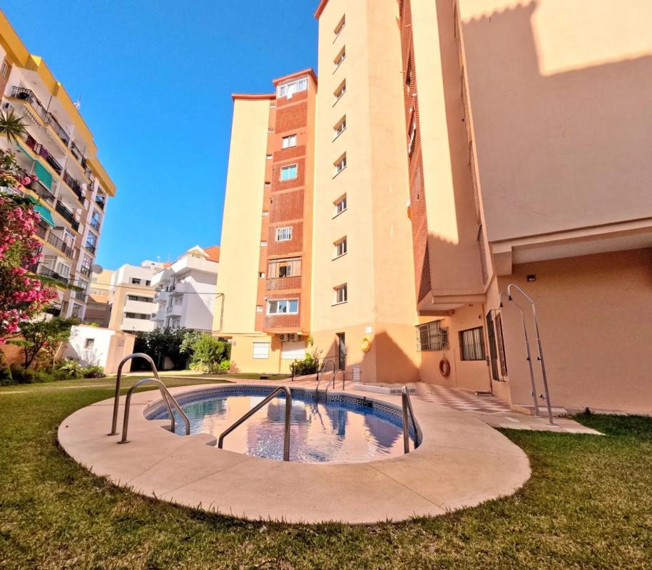 Venta de piso en Calle Víctor de la Serna, Fuengirola
photo 1
