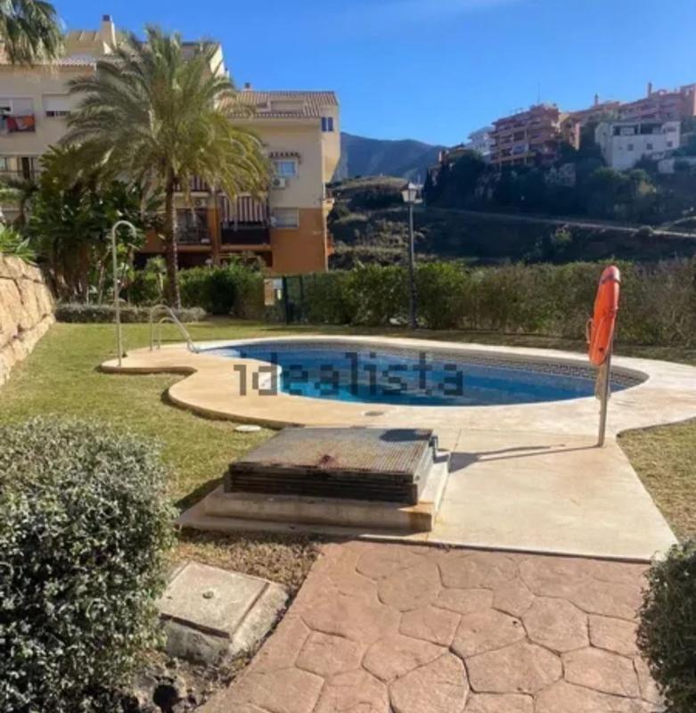 Sale of apartment in Avenida los Pacos, Fuengirola
photo 1