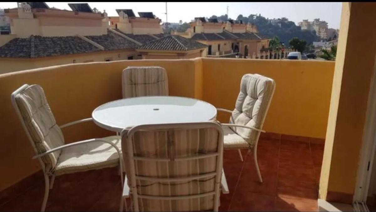 Sale of apartment in Avenida los Pacos, Fuengirola
photo 2