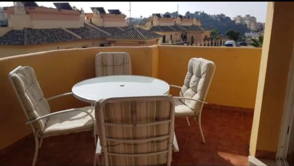Piso en venta en Avenida los Pacos, Fuengirola thumbnail 1