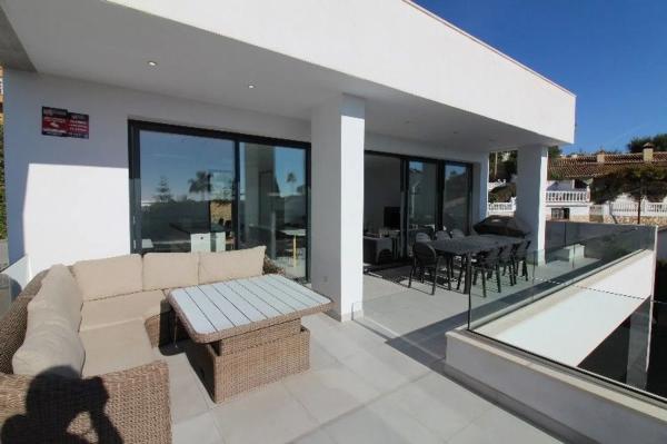 Коттедж на продажу в  Torreblanca del Sol, Фуэнхирола photo 1