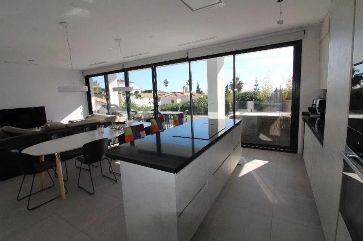 Продажа отдельного шале в Torreblanca del Sol, Фуэнхирола photo 3