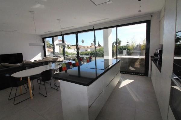 Коттедж на продажу в  Torreblanca del Sol, Фуэнхирола photo 3