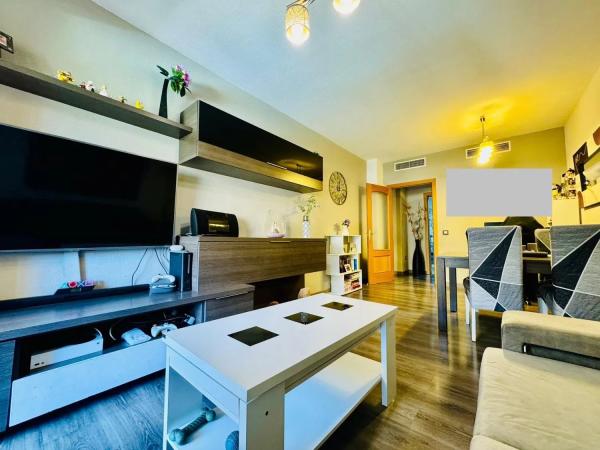 Piso en venta en Los Pacos, Fuengirola photo 1