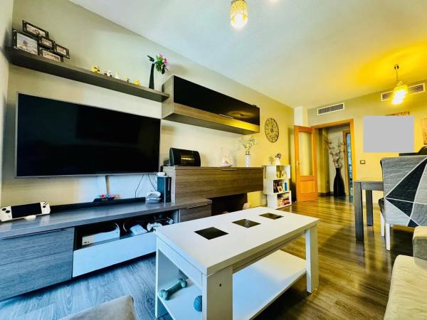 Piso en venta en Los Pacos, Fuengirola thumbnail 1