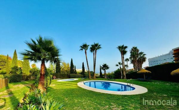 Detached villa for sale in  Avenida del Higuerón, Fuengirola photo 1