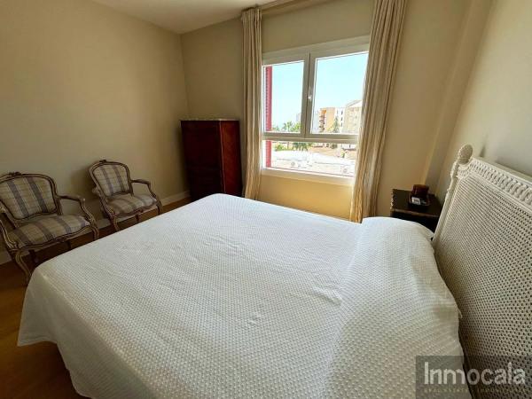 Detached villa for sale in  Avenida del Higuerón, Fuengirola photo 4