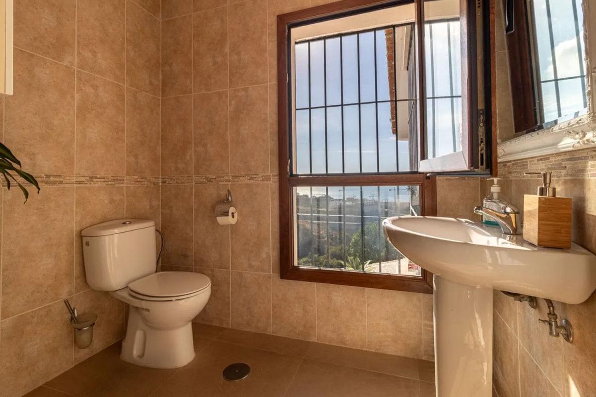 Продажа отдельного шале в Calle las Dalias, Фуэнхирола photo 4