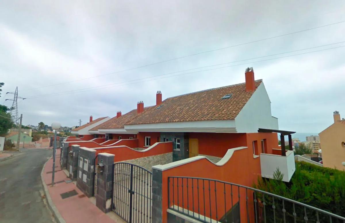 Продажа отдельного шале в Calle Sauce s/n, Фуэнхирола photo 1