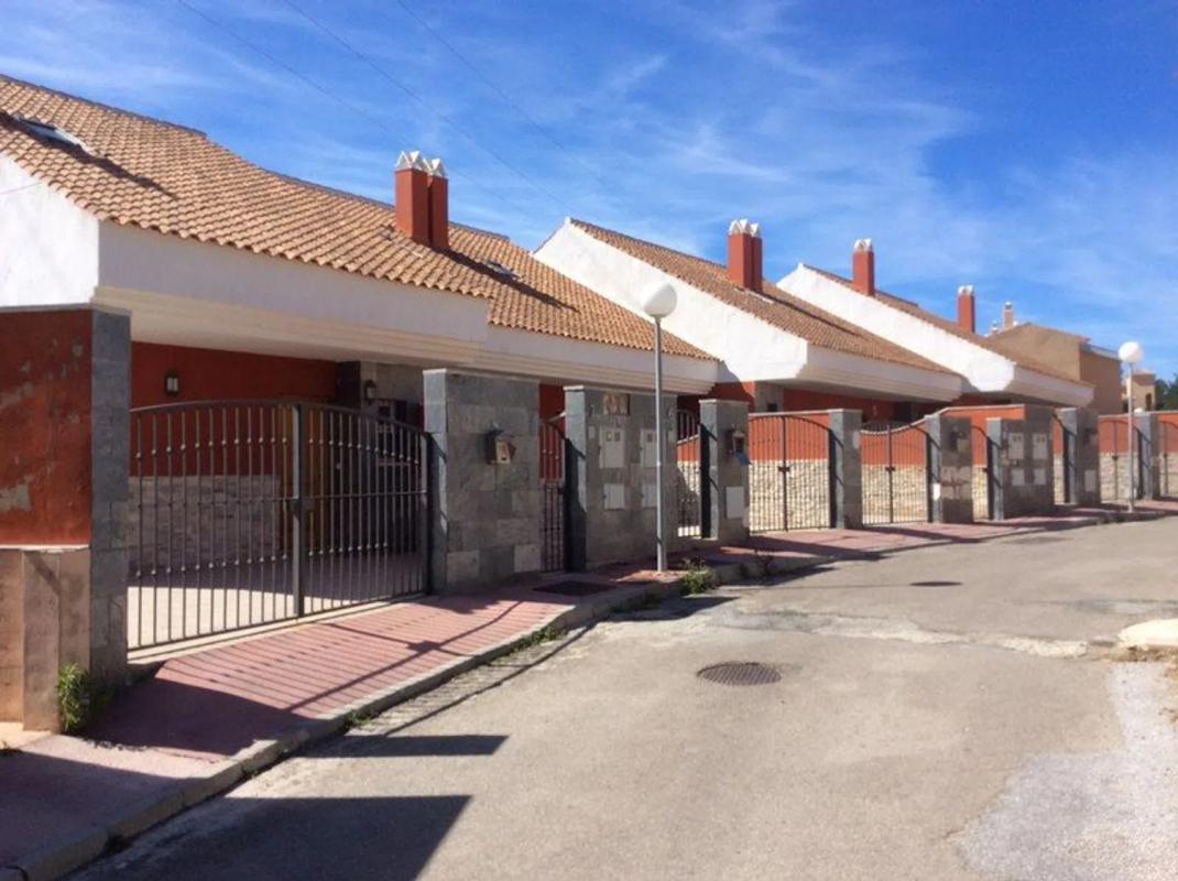Продажа отдельного шале в  Calle Sauce s/n, Фуэнхирола photo 2