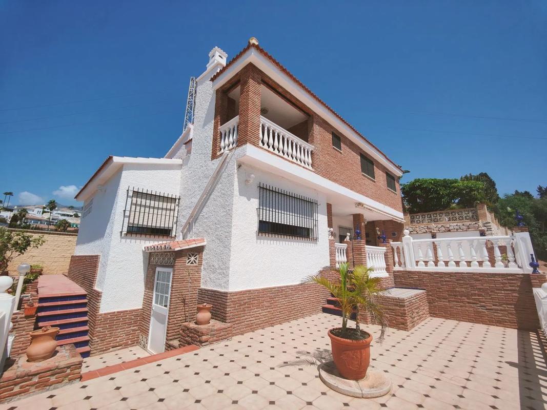 Venta de chalet independiente en Calle Alhelí, 4, Fuengirola
photo 2