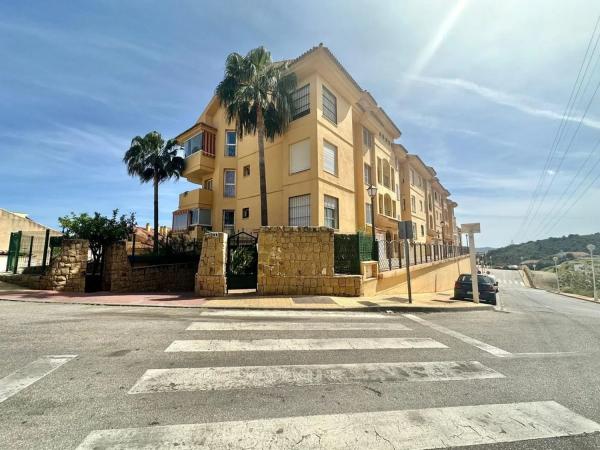 Ático en venta en Avenida los Pacos, Fuengirola thumbnail 1