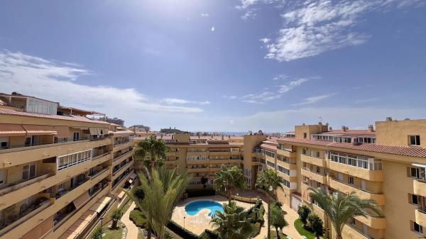Piso en venta en Los Pacos, Fuengirola photo 1