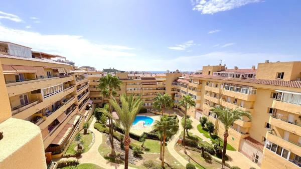 Piso en venta en Los Pacos, Fuengirola thumbnail 1