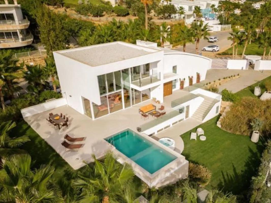 Sale of independent chalet in Avenida del Higuerón, Fuengirola
photo 2